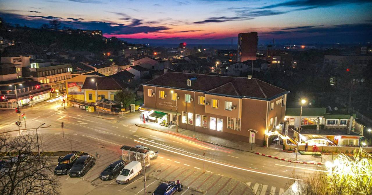 Пансион - Димитър Хадживасилев Svishtov Exterior foto