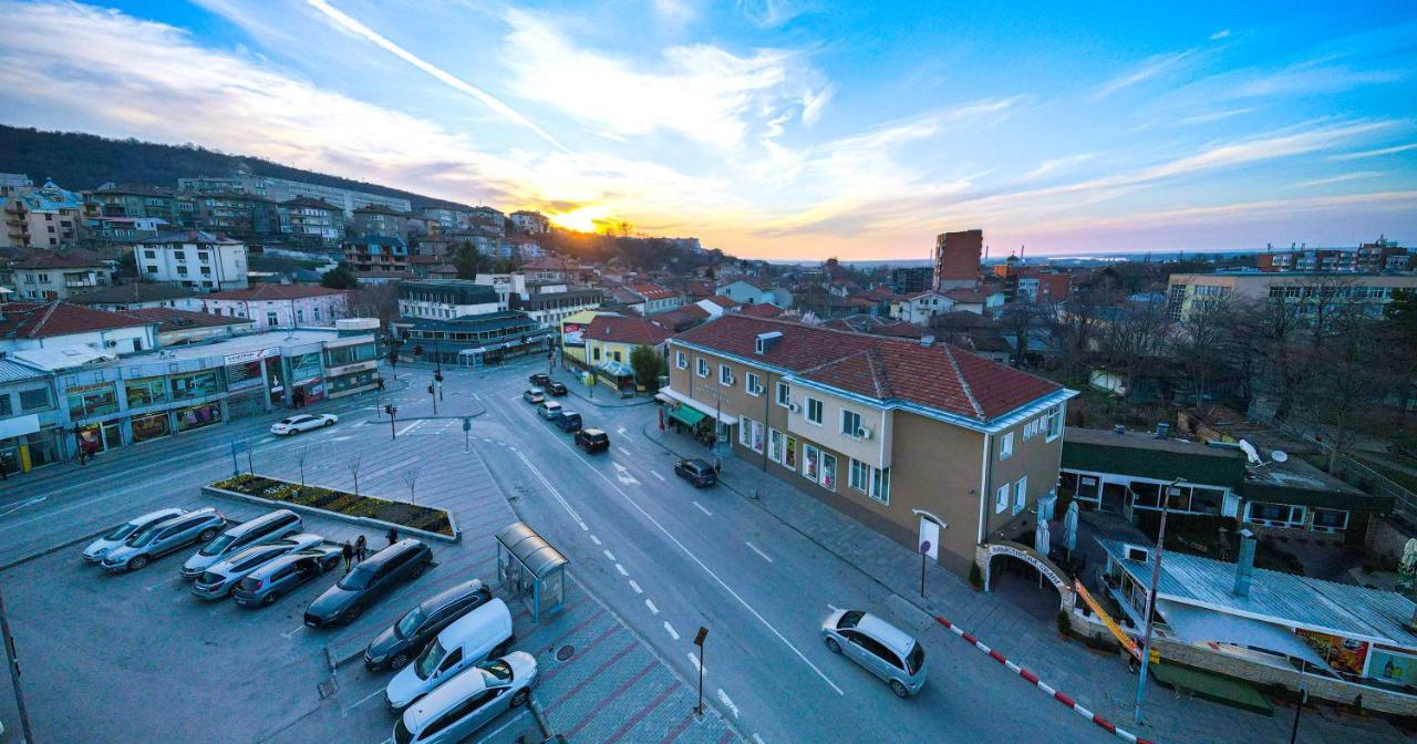 Пансион - Димитър Хадживасилев Svishtov Exterior foto
